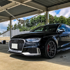 RS3 セダン