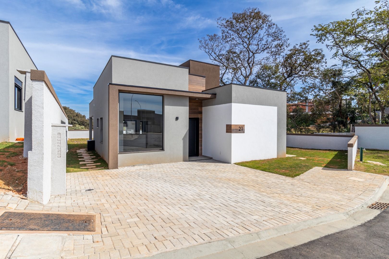 Casas à venda Jardim dos Pinheiros