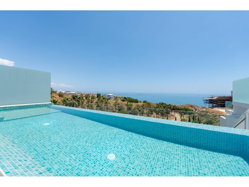 House with pool and terrace 5