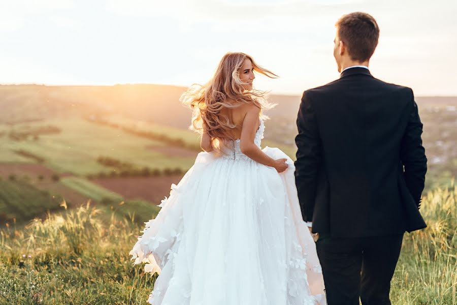 Fotógrafo de casamento Dima Zaharia (dimanrg). Foto de 11 de março 2019