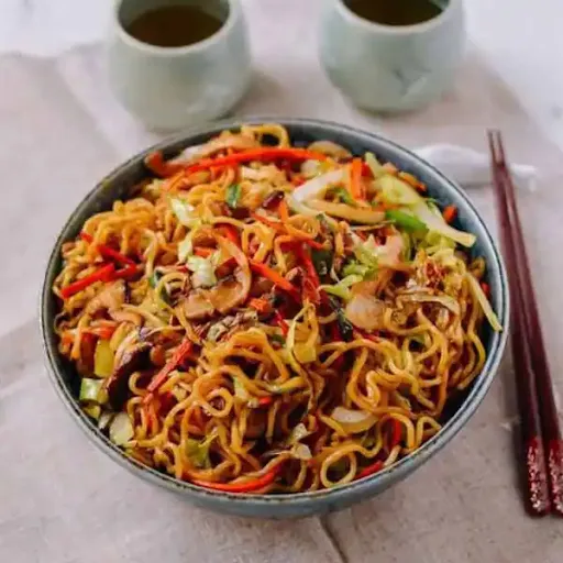 Chicken Chilly Garlic Noodles