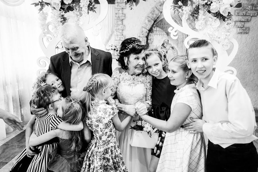 ช่างภาพงานแต่งงาน Evgeniya Surova (surova) ภาพเมื่อ 21 พฤษภาคม 2020
