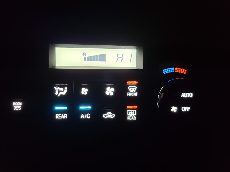 ハイエースバンのDIY・LED打ち替え・TOM'S・トムス・snap-onに関するカスタム事例の投稿画像3枚目