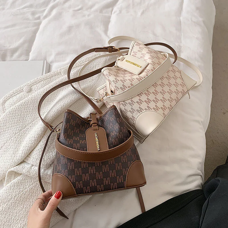 Borsa a secchiello Presbiopia monospalla crossbody, versatile e capiente, ideale per l'uso quotidiano e i viaggi, pratica e alla moda.