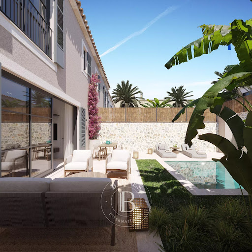 Maison avec piscine et terrasse 1