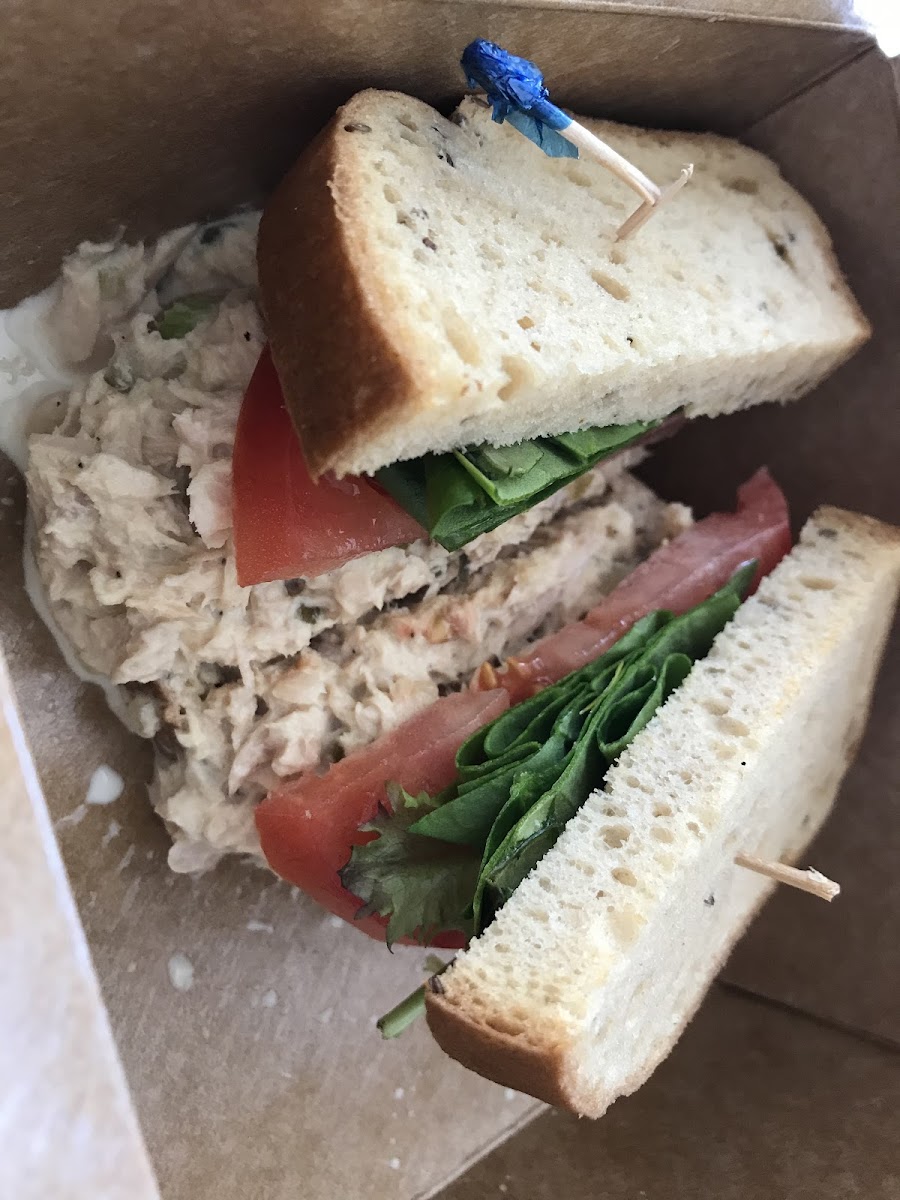 Gf tuna sandwich to go