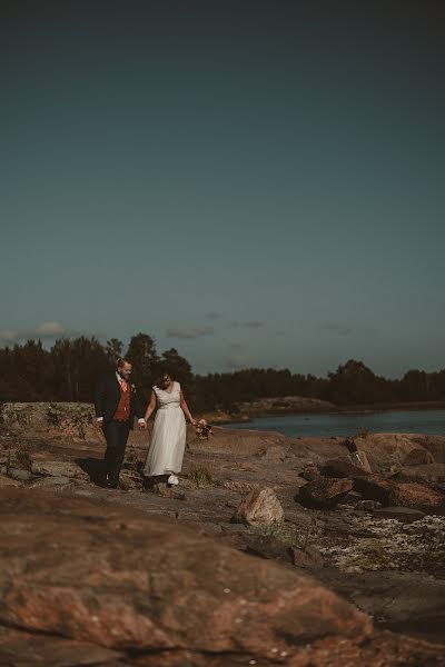 Fotógrafo de casamento Salla Vesa-Tikkanen (kuvaajalahti). Foto de 15 de dezembro 2022