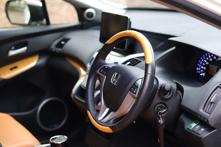 オデッセイのあなたの車へのこだわりは？・純正+α・純正流用はいいぞ・純正ワンオフ加工・サクラと愛車に関するカスタム事例の投稿画像3枚目