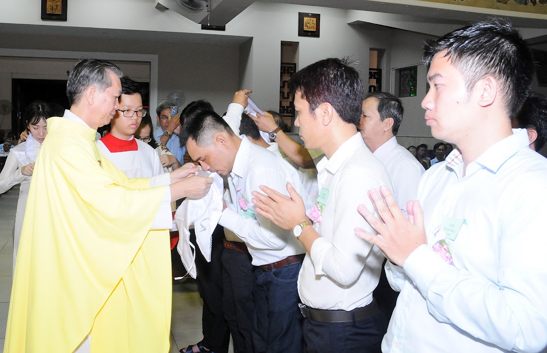 Hồng Ân Thiên Chúa trong ngày Lãnh Nhận Các Bí Tích Khai Tâm Kitô Giáo