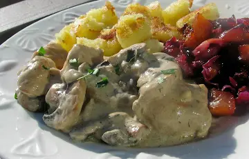 Chicken in a Creamy Mushroom-Havarti Sauce