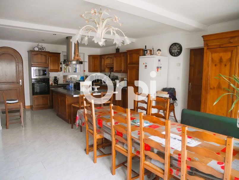 Vente maison 7 pièces 238 m² à Lezoux (63190), 280 000 €