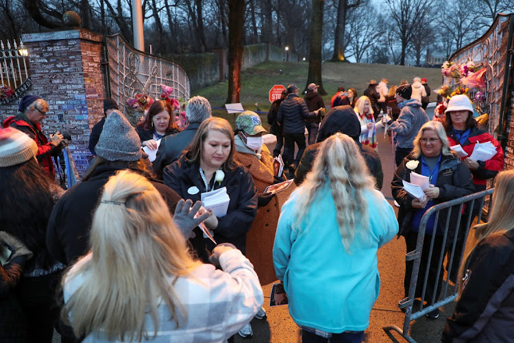 Hundreds of music fans attended the public memorial for Elvis Presley's daughter.