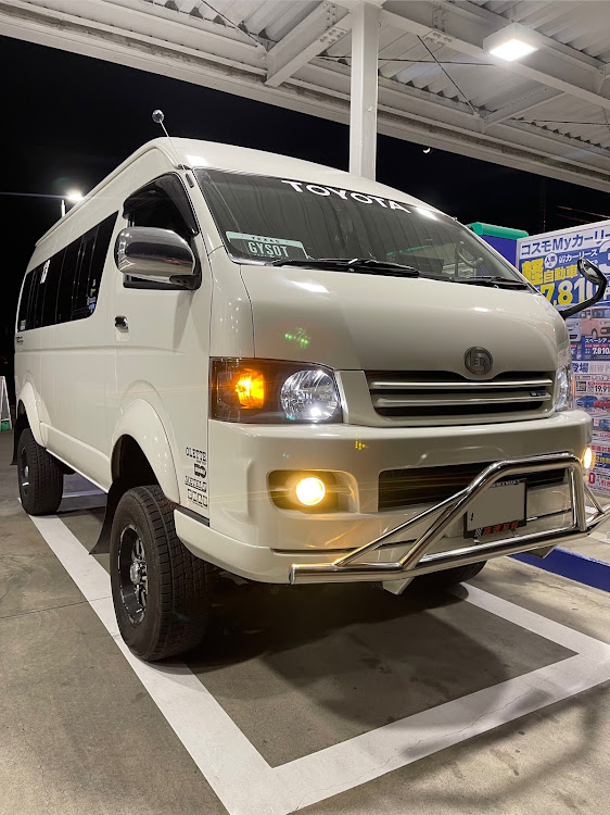 ハイエース スーパーロングの顔面アップ選手権・高いようで高いまぁまぁ高い車・腰痛いです・膝痛いですに関するカスタム事例の投稿画像3枚目