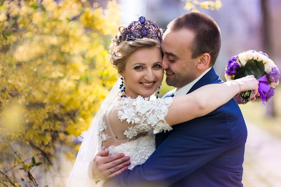 Fotografo di matrimoni Oleg Smolyaninov (smolyaninov11). Foto del 24 aprile 2017