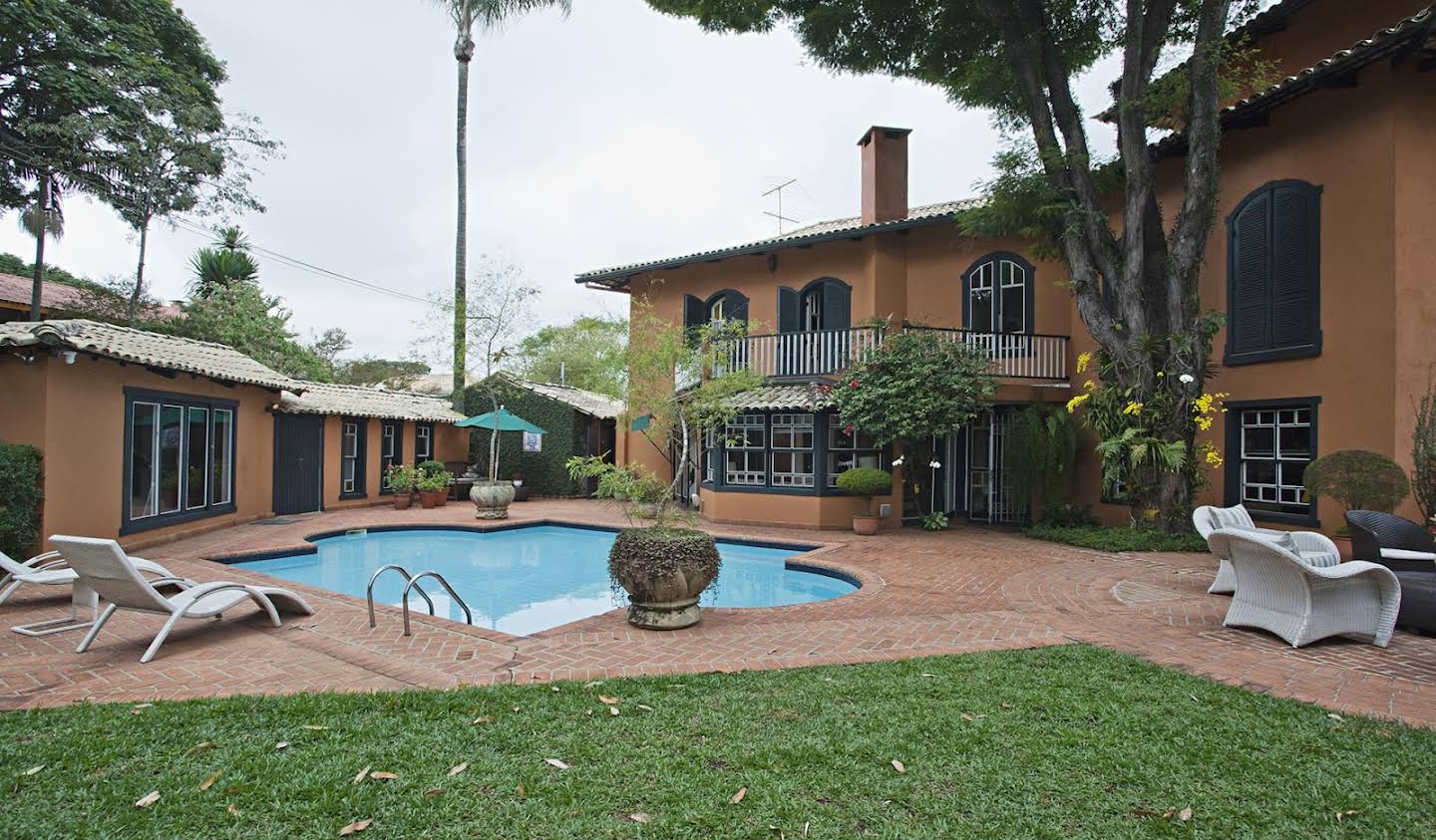 House with pool and garden São Paulo