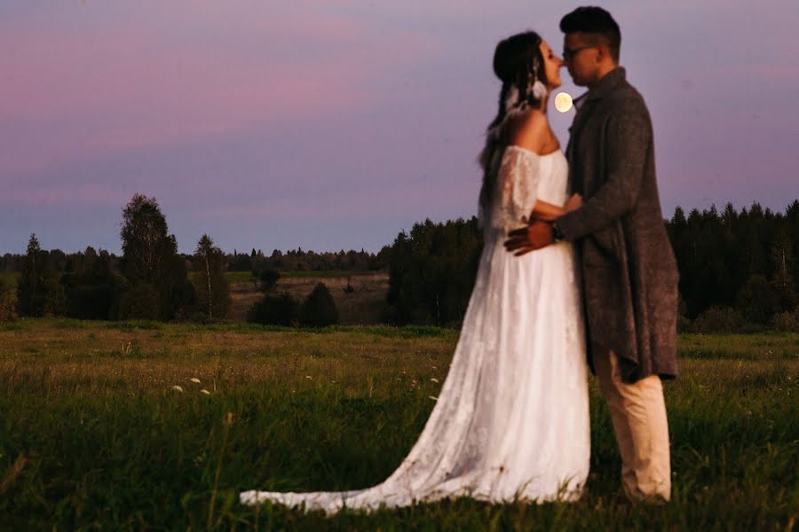 Wedding photographer Maksim Troickiy (maxtroitskiy). Photo of 12 December 2019