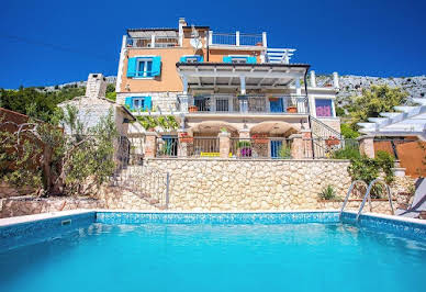 Maison avec piscine et terrasse 5