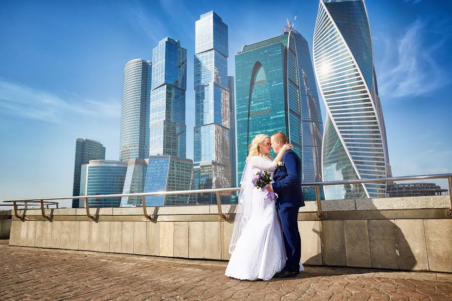 Fotógrafo de casamento Tatyana Kutina (kutanya). Foto de 16 de outubro 2015