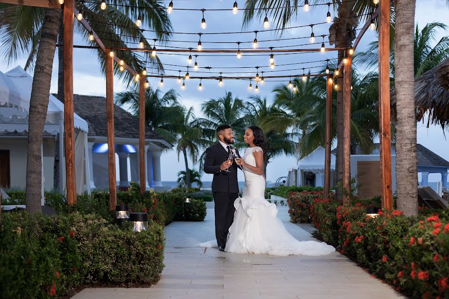 Fotógrafo de bodas Konstantin Silaev (puntacanawedding). Foto del 27 de marzo 2022