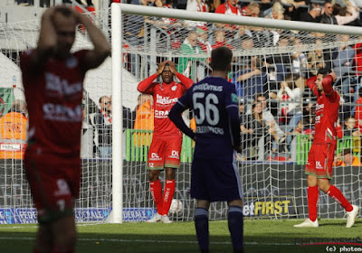 "In deze situatie is veel zwijgen het beste": Spelers nemen het op voor Francky Dury na 0 op 21 met Zulte Waregem, oefenmeester reageert