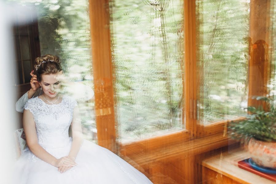 Fotógrafo de casamento Elena Pyzhikova (ellenphoto). Foto de 2 de dezembro 2017