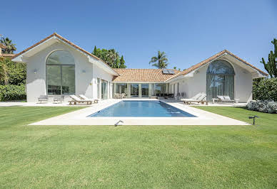 Villa with pool 18