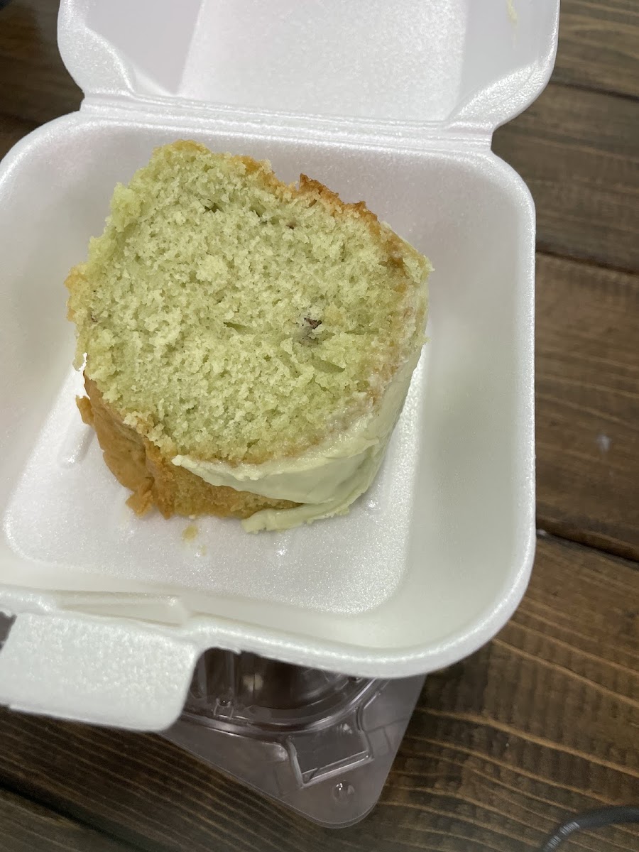 Pistachio bundt cake