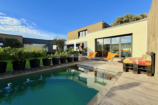 Maison avec piscine et jardin 1