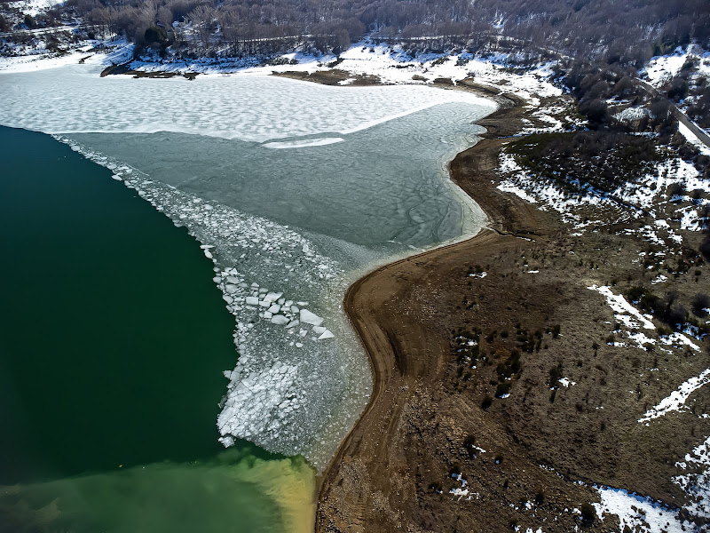 Lago d'inverno di Alduccio