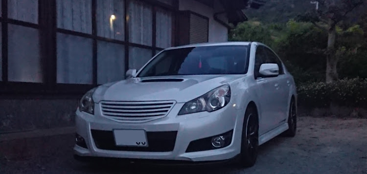 レガシィB4のフロントグリル交換・洗車に関するカスタム事例の投稿画像2枚目