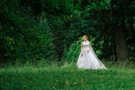 Fotógrafo de casamento Veronika Syutkina (veronikasyutkina). Foto de 13 de abril 2019