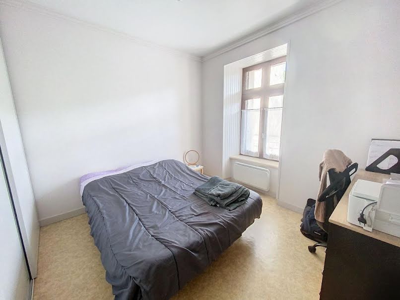 Location  appartement 2 pièces 34 m² à Saint-Flour (15100), 393 €