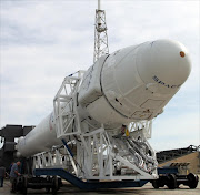 This undated SpaceX photo obtained January 5, 2015 from NASA shows the Dragon spacecraft and its Falcon 9 rocket, both made by SpaceX, as they are rolled to the launch pad ahead of the static firing test for the rocket. SpaceX plans to launch the Dragon cargo vessel to the International Space Station, and attempt a precision ocean landing of the Falcon 9 rocket, early January 6, 2015 during a supply mission to the International Space Station for NASA. The California-based private spaceflight company will try to land the first stage of its Falcon 9 rocket on a floating platform in the Atlantic Ocean, shortly after the booster launches SpaceX's robotic Dragon cargo capsule from Cape Canaveral Air Force. AFP PHOTO/NASA/SPACEX/HANDOUT