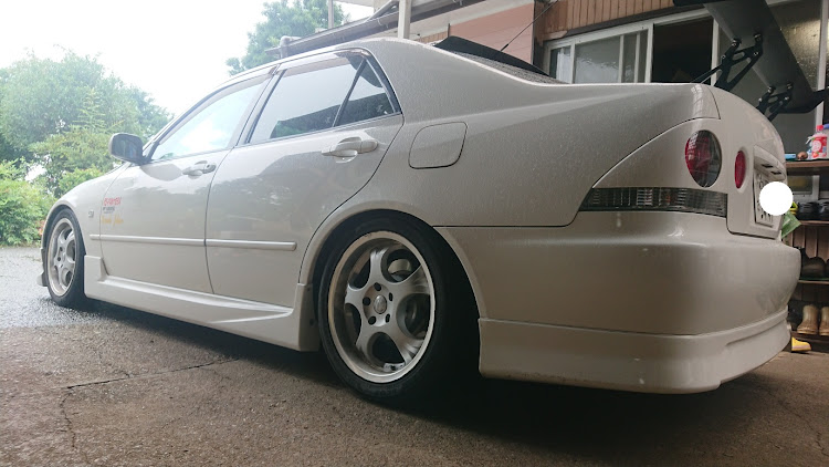 アルテッツァの車高調整・アルテッツァSXE10・アルテッツァおじさんに関するカスタム事例の投稿画像5枚目