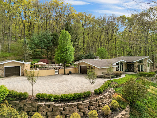 Contemporary house with pool and garden 1