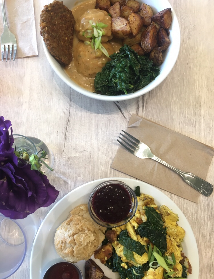 gf + vegan biscuits and gravy!