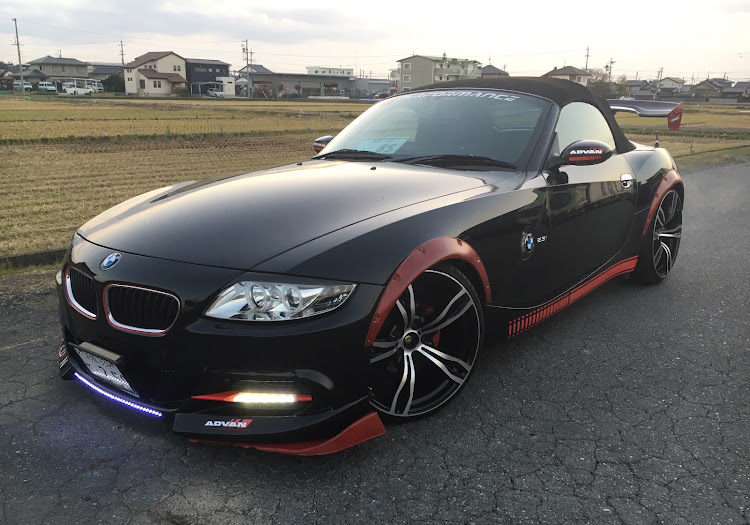 Z4 ロードスターのサイド ステッカー   週末には仕上げたいに関するカスタム事例の投稿画像2枚目