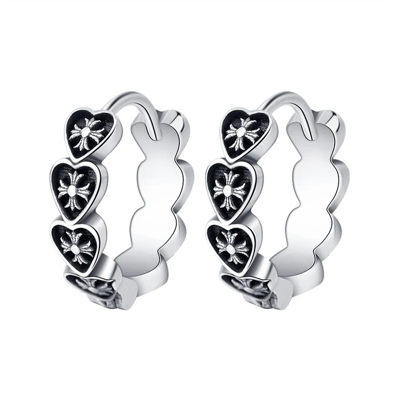 S925 Sterling Zilver Retro Liefde Kruis Oorbellen, perfect om een vleugje vintage elegantie aan elke look toe te voegen.