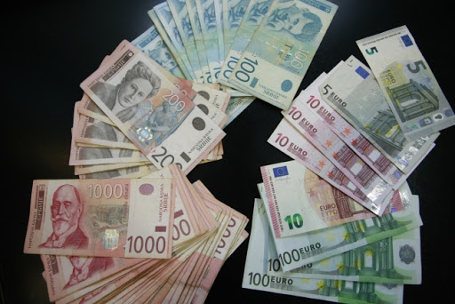 Evro u petak 123,53 dinara