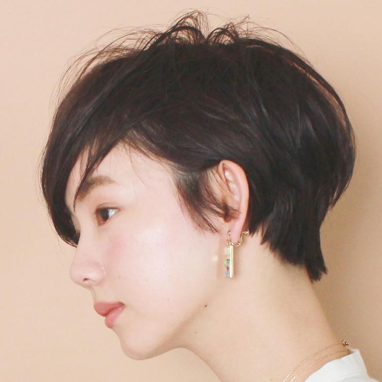 ヘアスタイル選びの基本 長さ別 硬い髪質 におすすめの髪型6選 Trill トリル