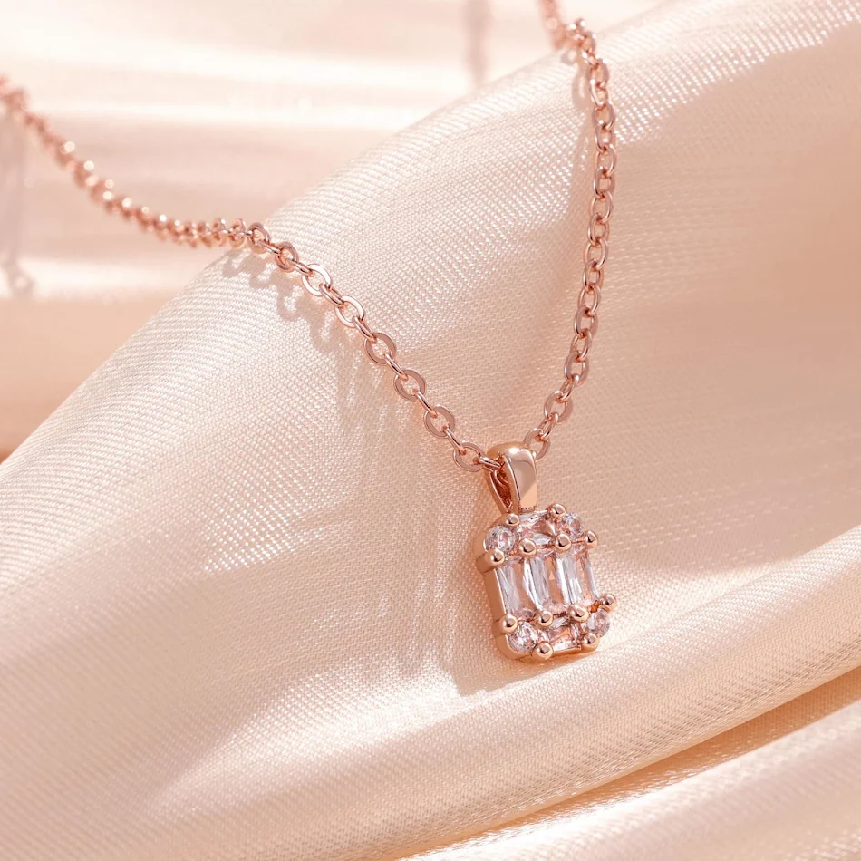 Collier pendentif élégant en zircon unique pour femmes, un bijou raffiné pour toutes les occasions, parfait pour sublimer votre tenue.