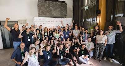 Group of people smiling, Startup Growth Lab, Explore our programs, Campus Tel Aviv, Google for Startups