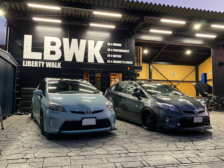 プリウスのLB TOKYO・大渕自動車・LIBERTYWALK・餃子の満洲・店の名前を付けているメニューは美味いに関するカスタム事例の投稿画像1枚目
