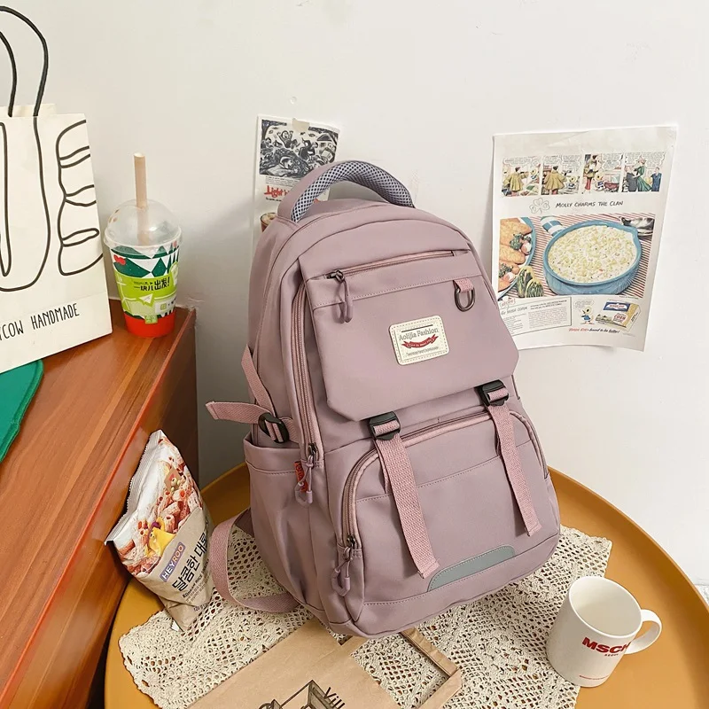Sac à dos femme robuste grande capacité Conception multicouche pour une organisation optimale. Parfait pour transporter tout vos essentiels quotidiennement.