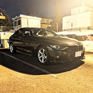 320i