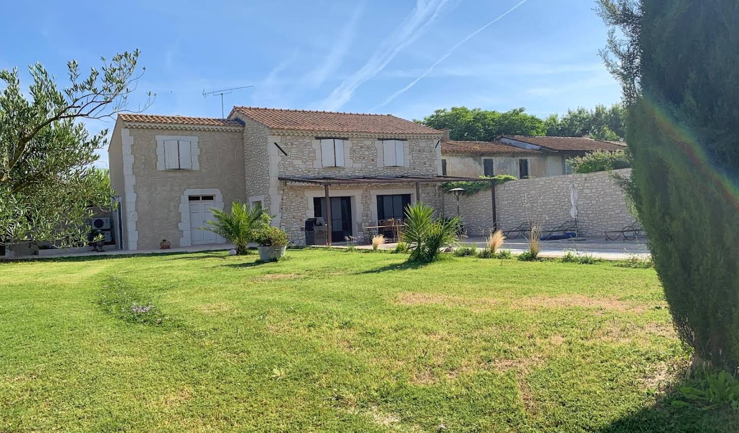 Maison avec piscine et terrasse Raphèle-lès-Arles