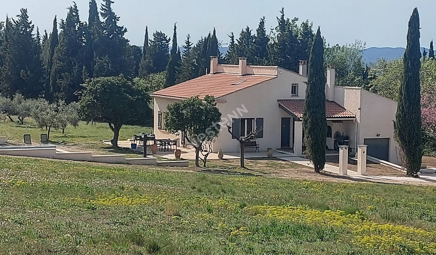 House with pool and terrace Eyragues