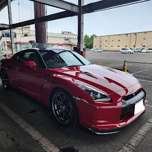 NISSAN GT-R