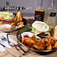 TakeOut Burger & Cafe(忠孝新生店)