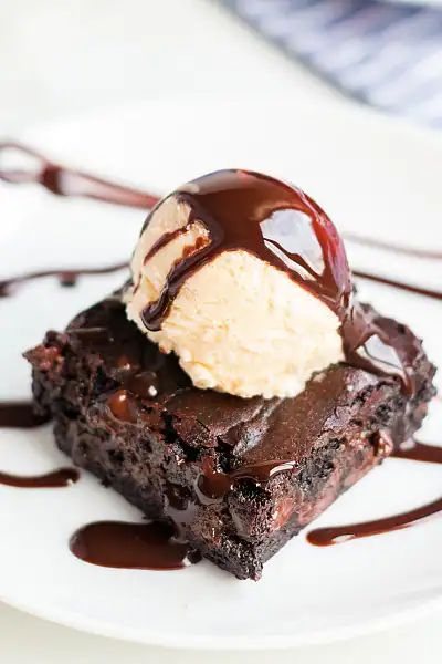 Hot Chocolate Brownie With Vanilla Ice Cream